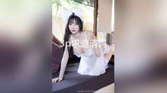 尾随极品白靴子小姐姐进入女厕拍她撒尿❤️果然不出所料人美B嫩