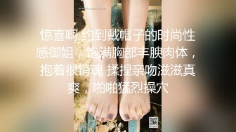 《黑客破解》无能老公只能摸着老婆的B过干瘾❤️鸡巴就是硬不起来