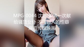 蒂蒂 辦公桌下的超豪乳女秘書