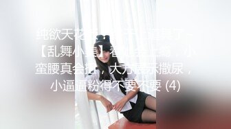 两个青春活力美女互相挑逗欲望瘙痒受不了打电话让男友过来激情双飞