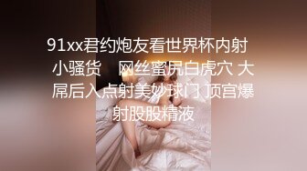 大奶子小妹浴室洗澡还不忘自拍