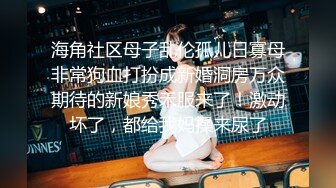 漂亮妹子张着水汪汪大眼吃棒棒