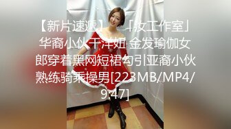 商场女厕全景偷拍多位制服美女的丰满大肥鲍2