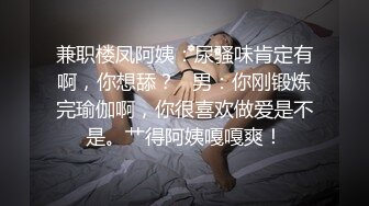 商场女厕全景偷拍黑衣少妇玩手机尿尿鲍鱼保养的挺粉嫩呢