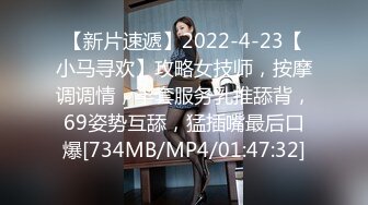 穿开档丝袜的嫩嫩妹子很会玩鸡巴先是用美脚挑逗最后吞吐舔吸，这感觉爽翻天硬邦邦插入做爱美腿享受