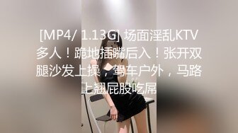 对附近无防备露奶头大妈忍不住即插大屌。就连大妈爱女也追击即插中出～贫乳母女SP