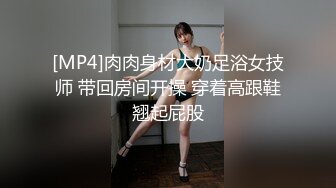 公司的熟女会计和两个老板在酒店开房玩3P