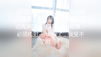 勾搭这一块胖哥探花牛仔裤外围妹，撩起衣服舔奶浴室揉奶，镜头前蹲着口交活不错抽插猛操