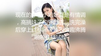 说话嗲嗲网红美女，全裸抠逼自慰，无毛粉嫩小穴，两根手指猛操，水声哗哗浪叫，搞得骚逼很湿