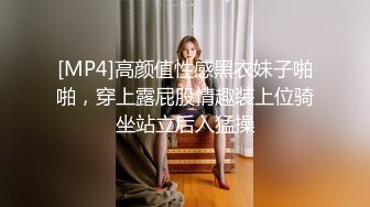 白嫩大奶女友摸奶