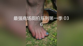 抠逼时弄疼了后面不是很配合了,男的抱着小翘臀狠狠抽