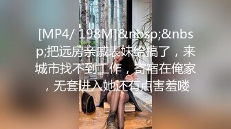 六月新流出❤️大学城附近女厕 全景后拍带宠物狗上厕所的少妇狗狗听话在门口等待