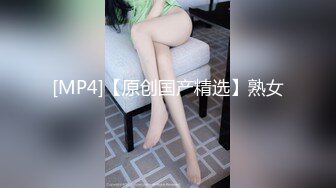 女朋友跪着让我从后无套爆操她