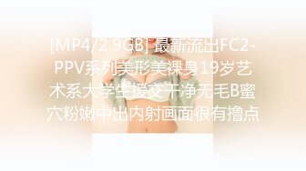 STP31084 难得一线天超粉嫩美穴！干净无毛名器！振动棒抽插，水嫩多汁，高潮狂喷水，翘起大肥臀后入