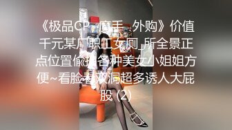 网红脸大奶小骚货被炮友狂操，吊带黑丝抬起腿站立侧入，操的奶子直晃动