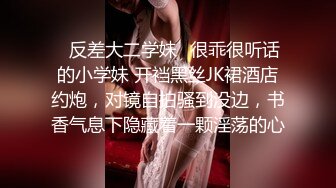 清纯小美女拥有不错的大乳房，浴室自慰潮喷淫水，引来一波狼友围观，刺激阴蒂淫水流不停！