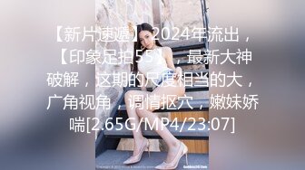 大长腿骚婊御姐『小兔酱』户外喷水紫薇，大马路上一字马太敏感了，车还一直给我打喇叭，吓得我腿都软了