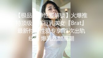 商场女厕全景偷拍白色长裙美女的极品美鲍鱼