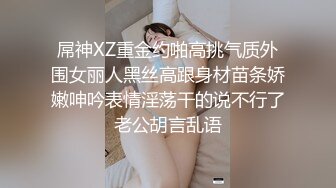 气质美少妇和老公直播，大姨妈来了只能诱惑了粉色裤头上还有经血