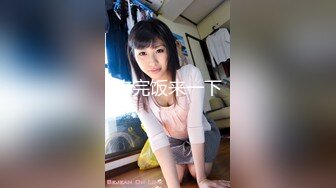 少妇一边玩手机一边被操