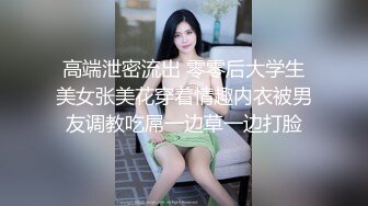 粉嫩诱人极品萝莉大秀直播陪狼友嗨，淫声荡语互动撩骚听指挥，性感的骚奶子无毛馒头逼，道具抽插淫水多多