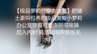 颜值不错的丝袜露脸人妻跟小哥在家激情啪啪，让小哥舔逼69口交大鸡巴，从床上草到浴室，揉奶玩逼淫声荡语