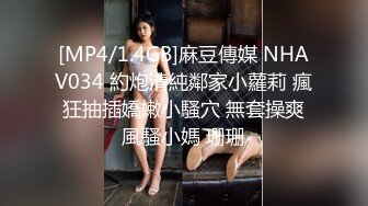 大神旅游景区一路走一路抄底众多的美女少妇眼界大开 (18)