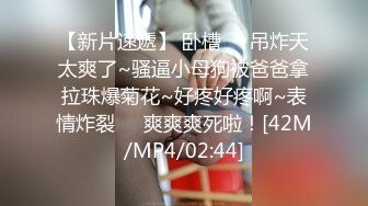 KTV 女厕偷拍霸气的黑丝美少妇 一边抽烟一边尿