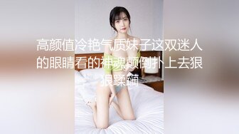 小女子梦梵短发骚女和炮友户外路上干，脱光光直接路边后入有个大爷路过