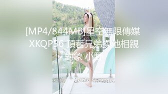 《台湾情侣泄密》美女店员下班后马上变身小淫娃