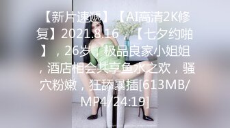 短发小妹对着镜头玩弄奶子