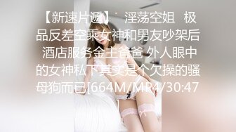 人妖系列之时尚牛仔装比女人还女人的瓜子脸妖妖对着镜头玩自己的屁眼勾引你去操