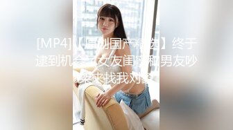 十月最新流出 魔手 外购极品厕拍 酒吧女厕前景偷拍气质旗袍美女玩着手机尿尿逼逼还吊着白带