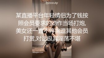 性感美女极品粉穴，圆润美乳难得一见一线天粉穴，假屌抽插没几下就出很多水