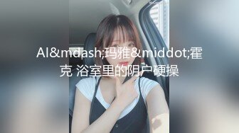 单位女厕全景偷拍美女同事的无毛小光板