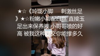 五官和表情很有特色的东北才女【你的小小酥】，诱惑得头头是道，两只大波看着很有性欲，自慰娇喘 过瘾！