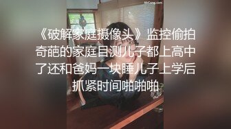 丰满熟女床上自拍玩小穴解闷