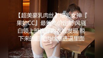 完美丰满大小姐和小四眼宾馆约会，小四眼手总不老实扣穴玩波波，打扰女友看电视，晨勃就亲女友不停！