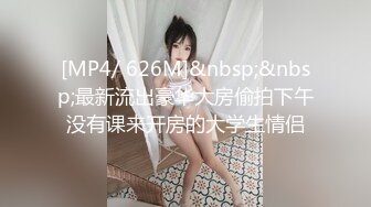 小胖哥酒店约炮刚刚离异的女同事 骚的很各种姿势操都满足不了