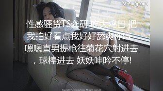 大神说服老婆3P✅看自己老婆被单男压在身下 老公在一边拍视频，稀有露脸！围观一下娇妻