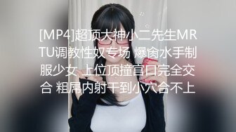 推特极品长腿苗条烧婊子【橙子】私拍，丝袜塞逼肛塞夹着假阳具公共场合露出边走边紫薇，骚话连天 (7)