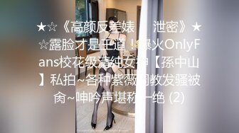 洗完澡裸著身子梳妝打扮絕美尤物,對著鏡子搔首弄姿的表情淫蕩