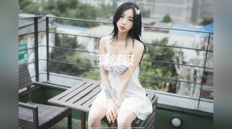 专注人前露出与路人同框美腿女神GI9ZA视图集，公园超市广场哪人多往哪去和老登一起锻炼 (8)