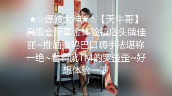 大奶小姐姐 别别我不玩这个 等会儿我不行了插的时候我感觉大便老是要出来 身材丰满被操了骚逼再爆菊花最后偷偷摘套猛怼