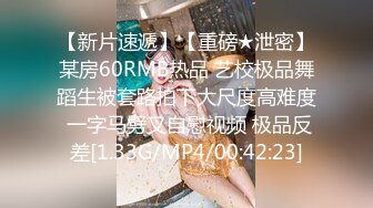 家中沙发上先把肥臀性感的漂亮美女玩弄到快高潮,高清