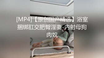 【OnlyFans】逃亡JJ爱KK，狂干群P，大型淫乱场面，两人真实夫妻，女的身材超级棒，群p的场面太过震撼 8