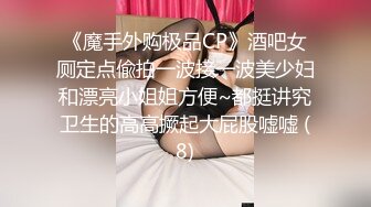 《百度云泄密》清纯少妇被绿帽老公下药迷翻找单男来干自己在旁边拍 (1)