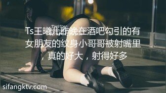 商场女厕全景偷拍红唇美少妇的极品小黑鲍