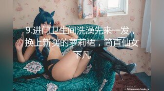 -隔壁家的美女水管坏了来借洗手间 被屋主及3个猥琐男偷窥胁迫玩5P (2)