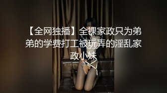 大奶良家人妻床上很是风骚，露脸舔鸡巴又舔蛋，主动上位抽插浪叫表情好骚，后入草穴大奶子乱颤很诱人内射中出